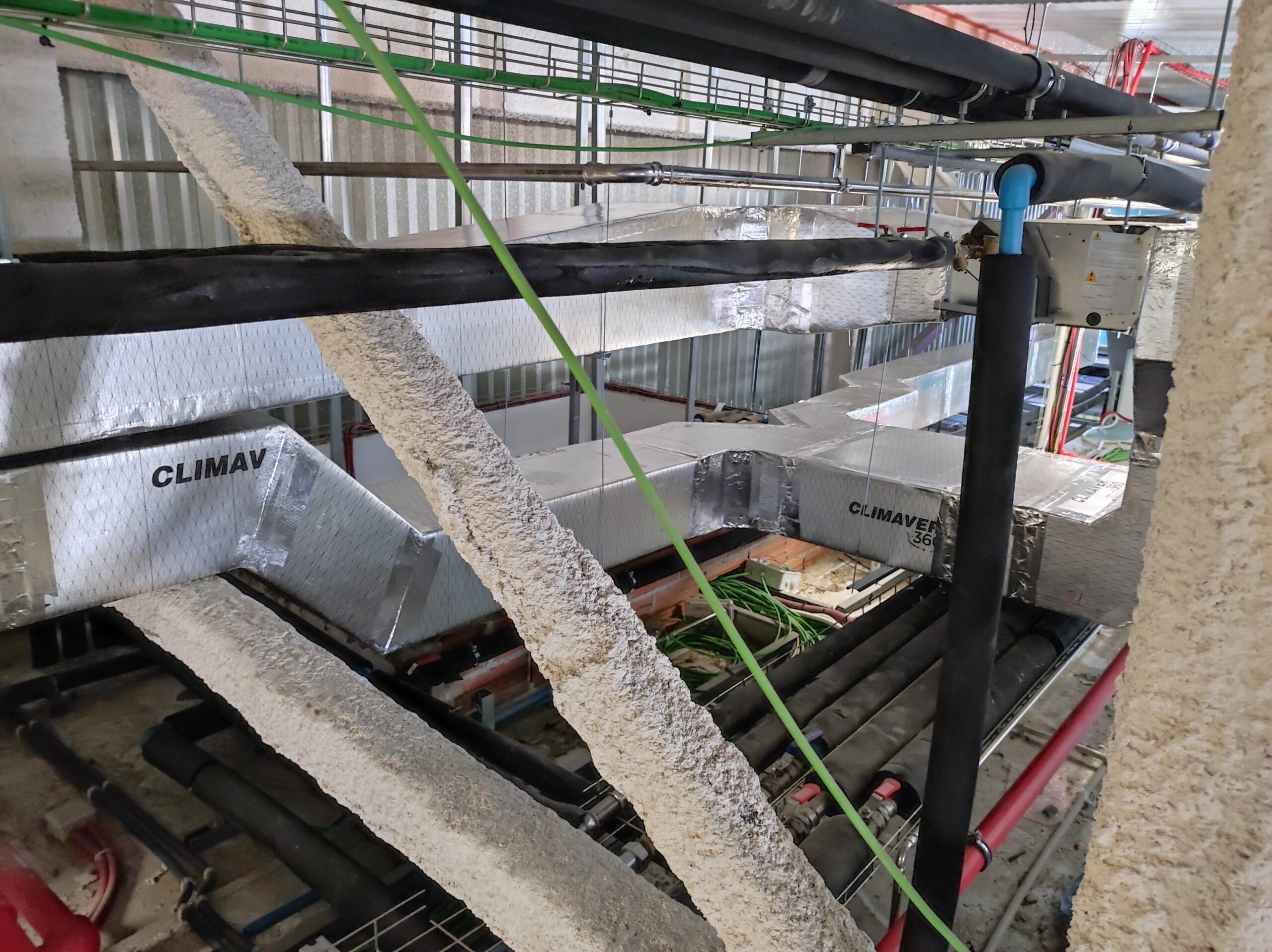 Instalación conductos de fibra de vidrio.